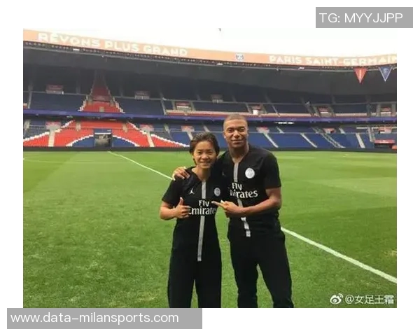 绿色头发的足球明星女生是谁她的故事和成就让人惊叹